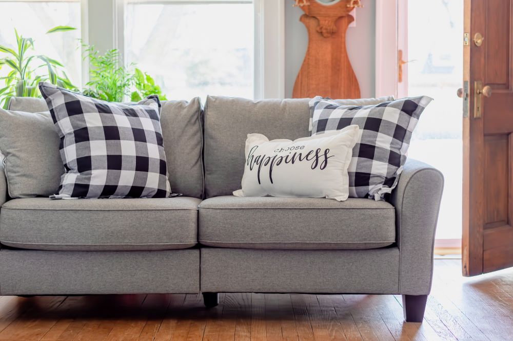 Farmhouse Decorating Tips - Gingham Pillows