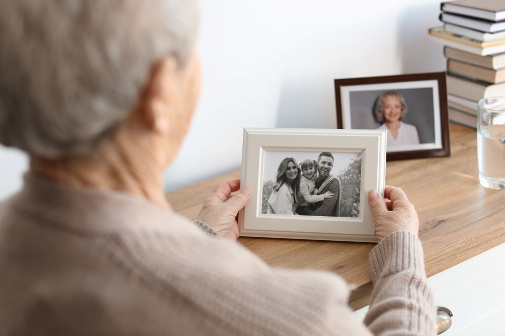 Meaningful Christmas Gift Ideas For Your Mom - Photo Frames and Home Decor
