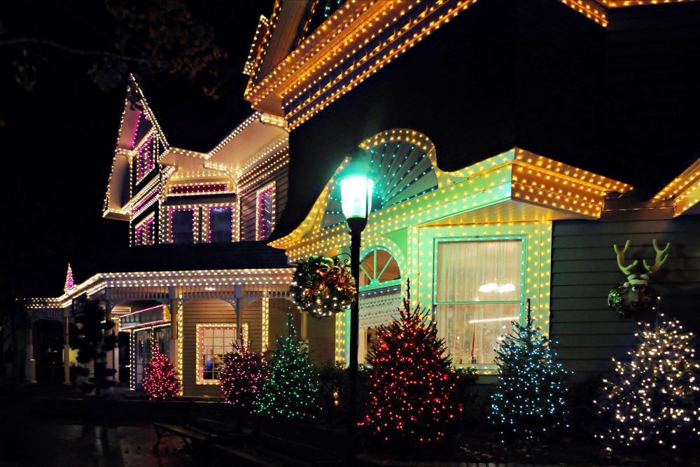 Christmas Activities To Do As A Family - Look at Christmas lights